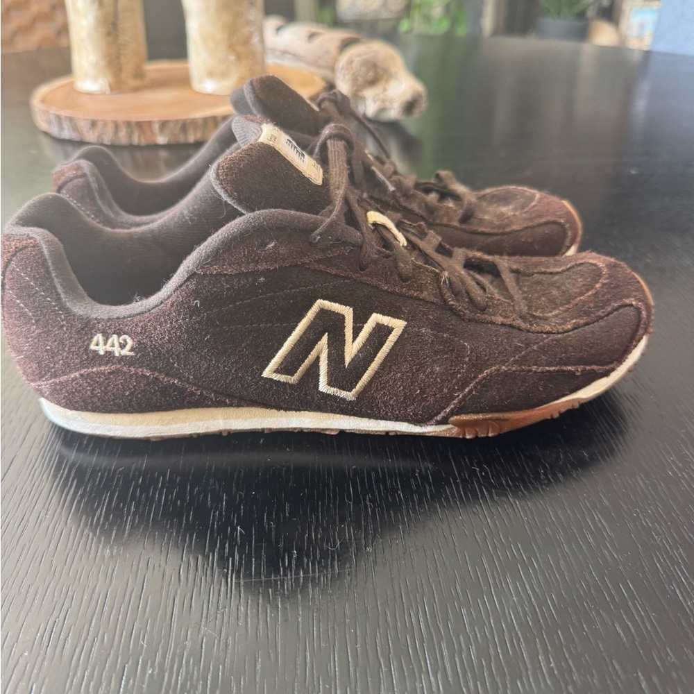 New Balance 442 low profile sneakers